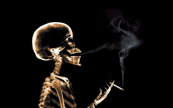 电子烟和香烟哪个危害大？其实是吸入式雾化器能调理肺部(图1)