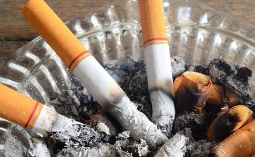 电子烟危害比香烟大吗_电子烟危害是普通香烟七倍_电子烟和香烟哪个危害更大