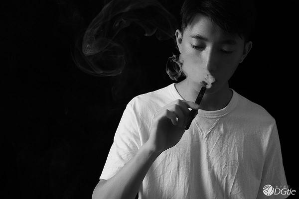 电子烟对青少年的危害包括哪些？